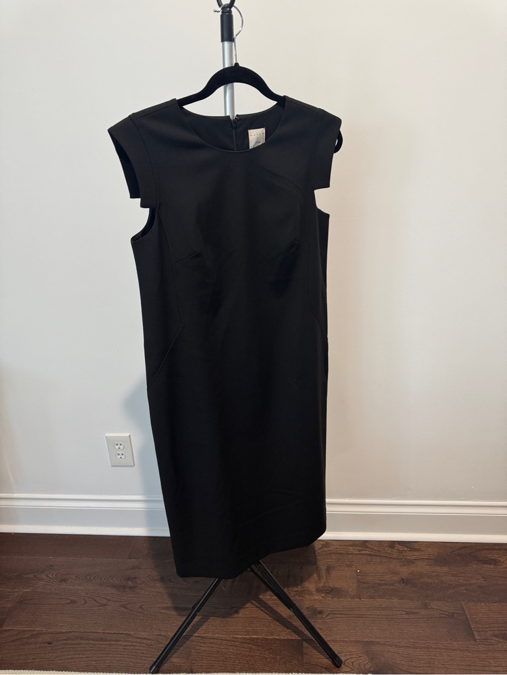 Hatch Black Cap-Sleeve Sheath Dress